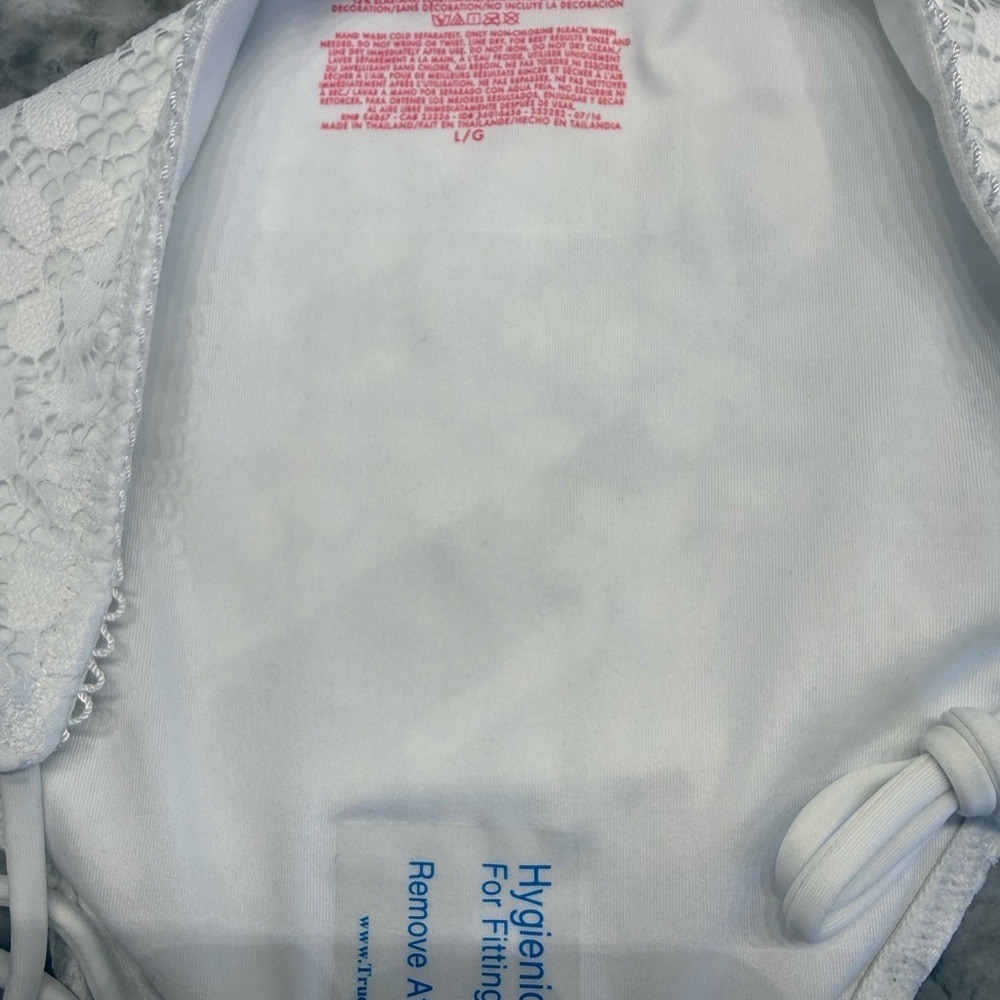 Victoria’s Secret White Lace Bikini Bottom Tie Side Charms Boho Bridal L BNWT - Picture 7 of 7